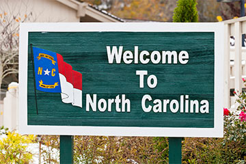 A green Welcome to North Carolina road sign