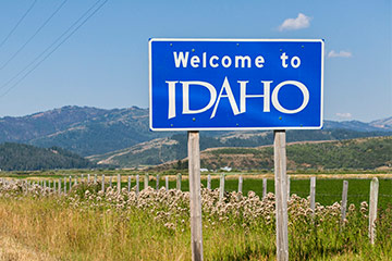 A blue welcome to Idaho road sign