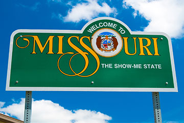 Green welcome to Missouri road sign