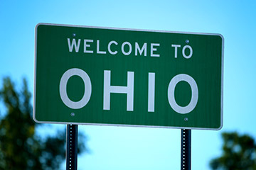 A green Welcome to Ohio road sign